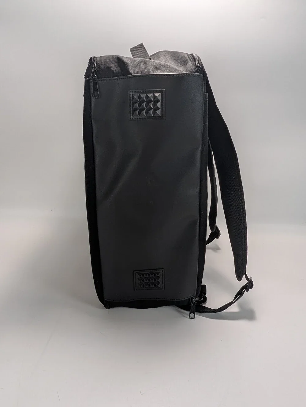 ThinkGeek D20 Bag Of Holding Convertible Fast Travel Backpack Messenger Bag